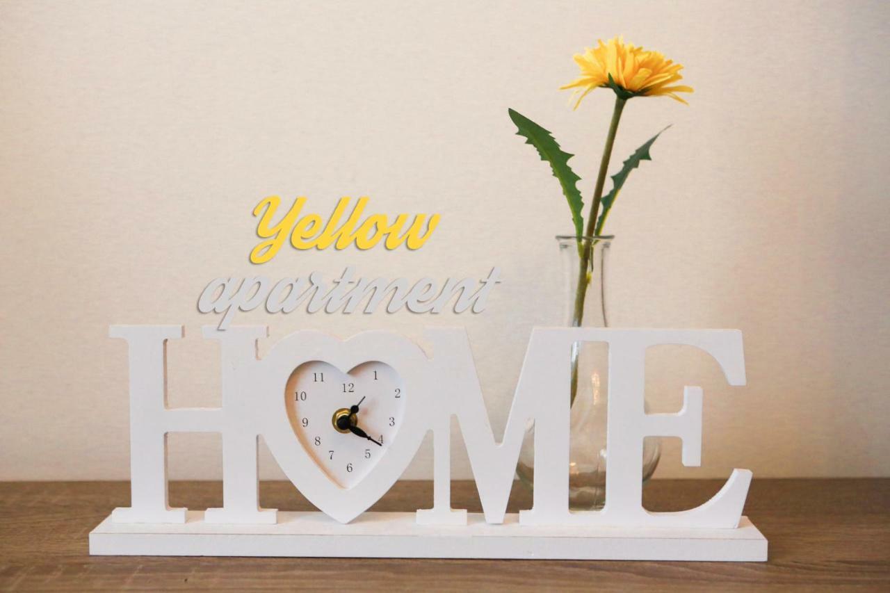 Yellow Apartment Few Steps From Metro Прага Экстерьер фото